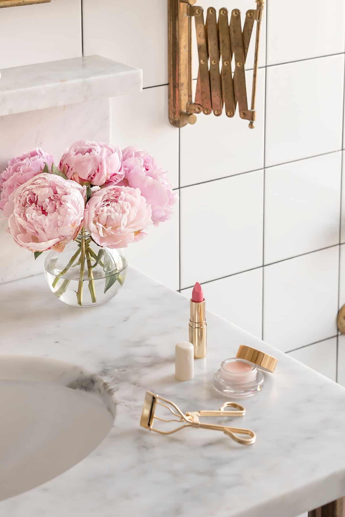 How to declutter makeup featured image